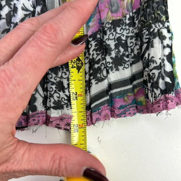 Beautiful Purple Crinkle ¾ Length Sleeve Patchwork V-neck Top - Picture 8 of 10